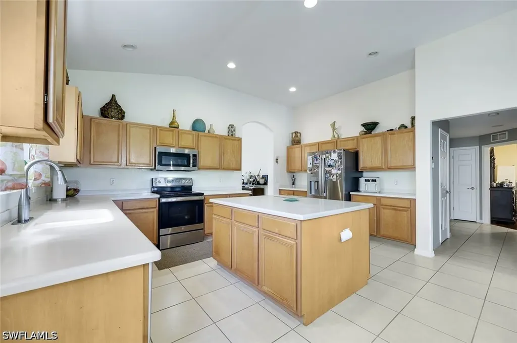 2010 Fairmont Lane Naples FL 34120