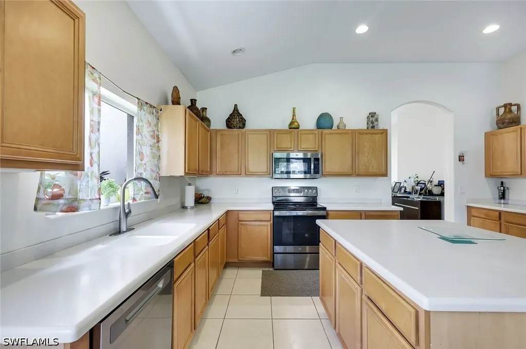 2010 Fairmont Lane Naples FL 34120