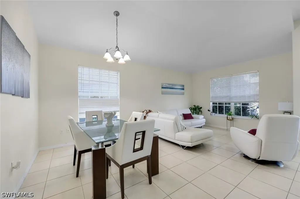 2010 Fairmont Lane Naples FL 34120