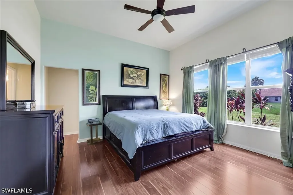 2010 Fairmont Lane Naples FL 34120