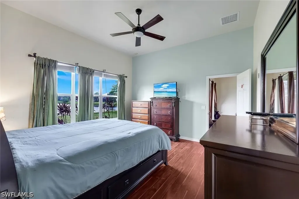 2010 Fairmont Lane Naples FL 34120