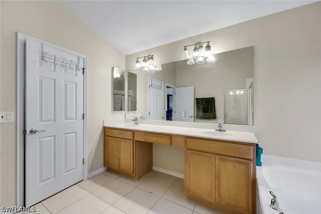 2010 Fairmont Lane Naples FL 34120