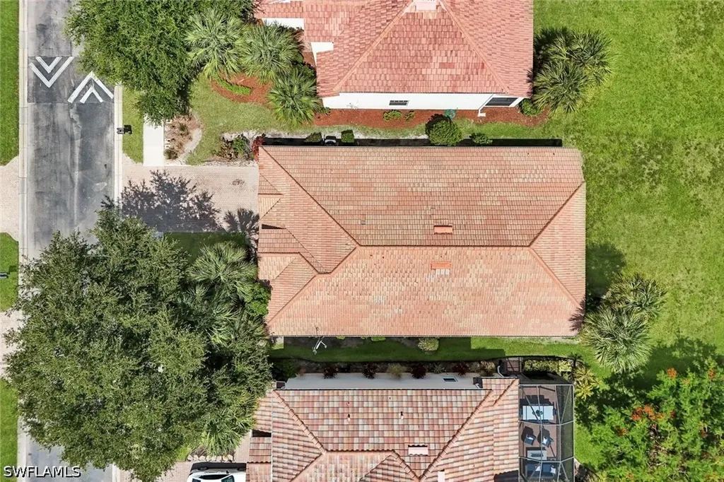 2010 Fairmont Lane Naples FL 34120