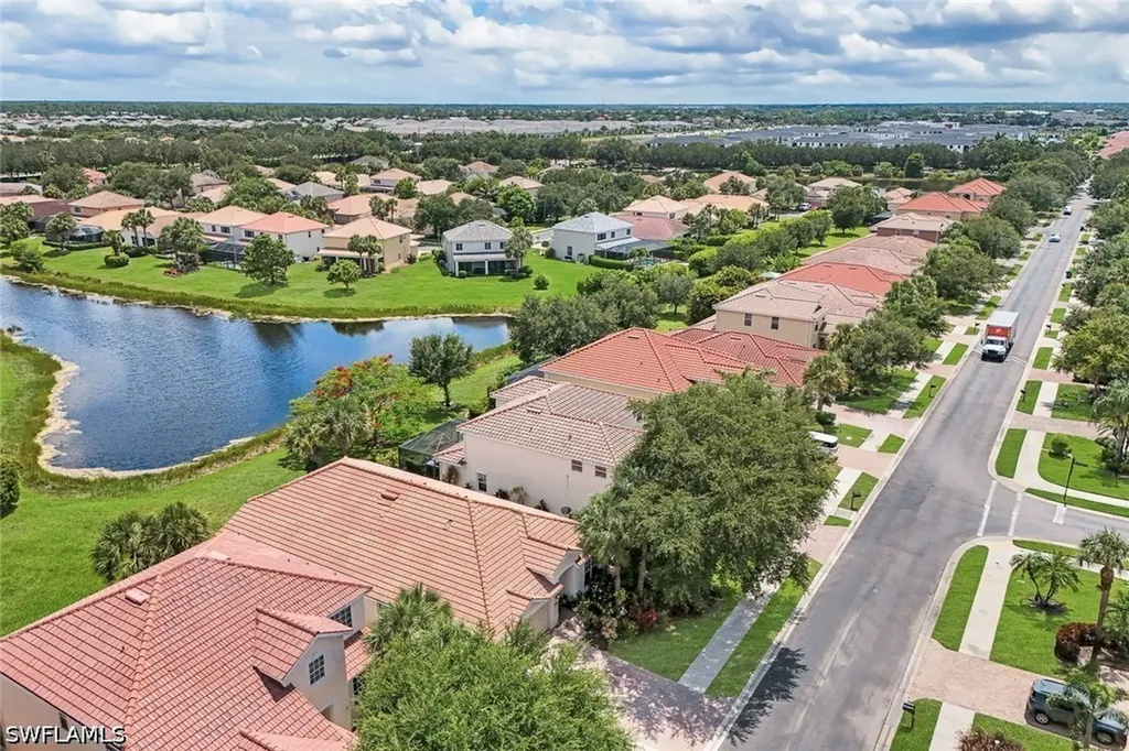2010 Fairmont Lane Naples FL 34120