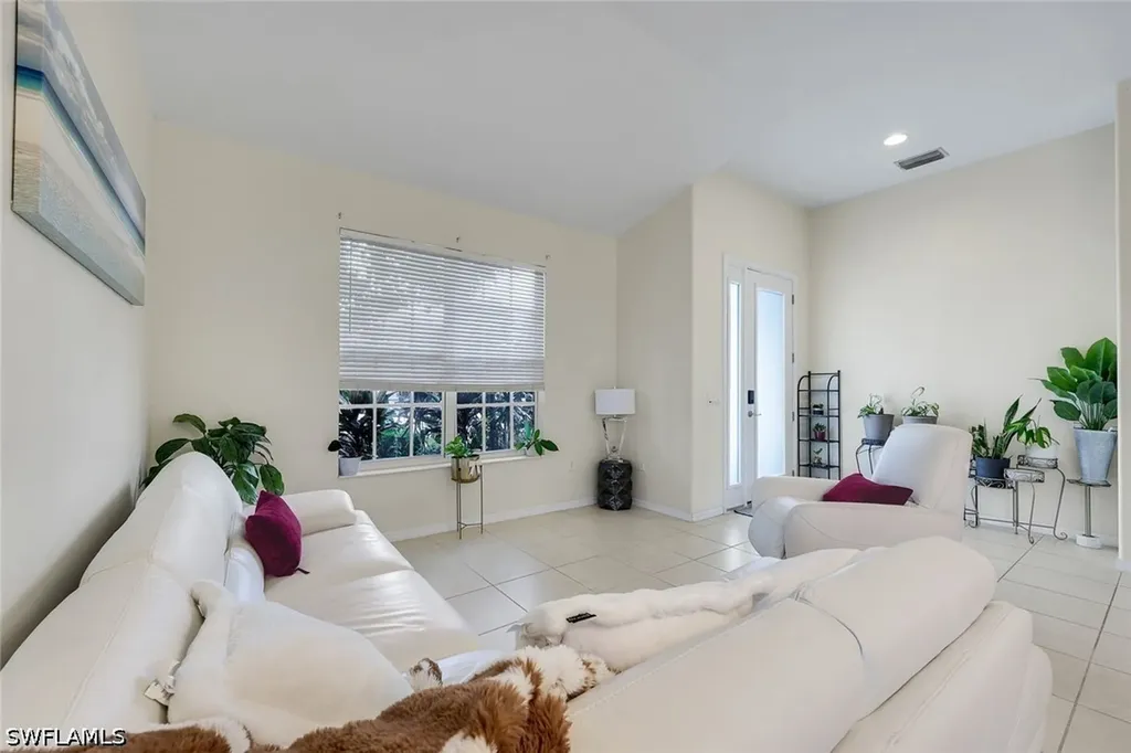 2010 Fairmont Lane Naples FL 34120