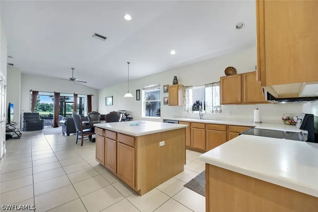 2010 Fairmont Lane Naples FL 34120