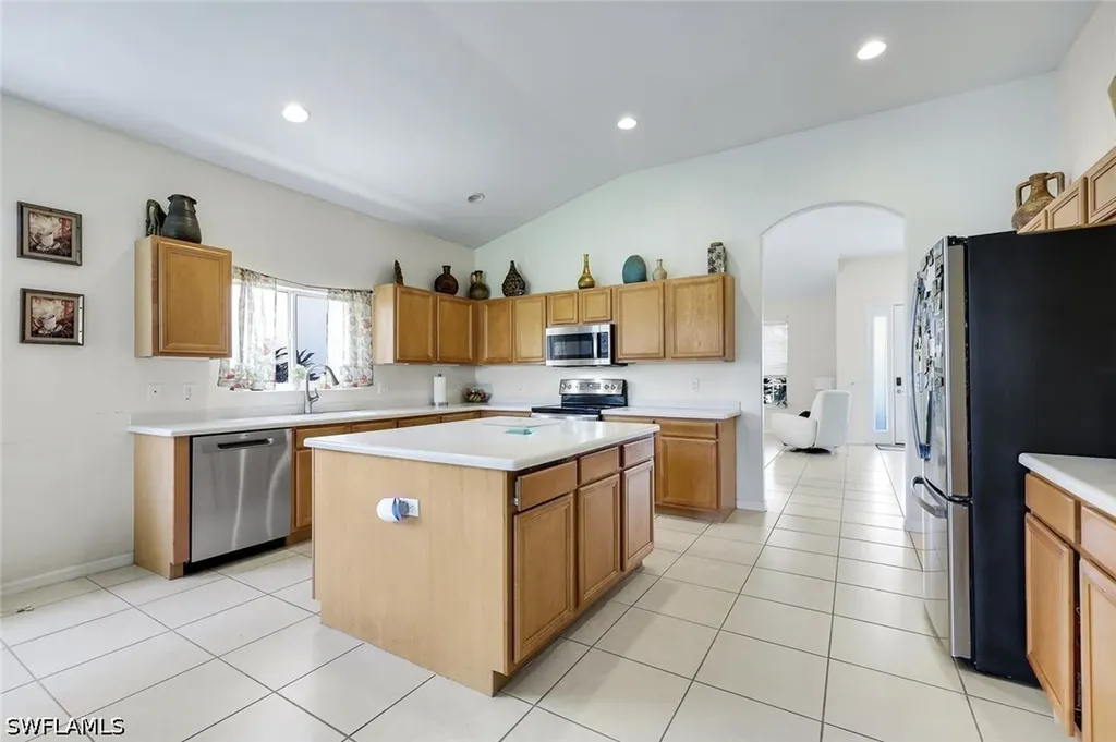 2010 Fairmont Lane Naples FL 34120