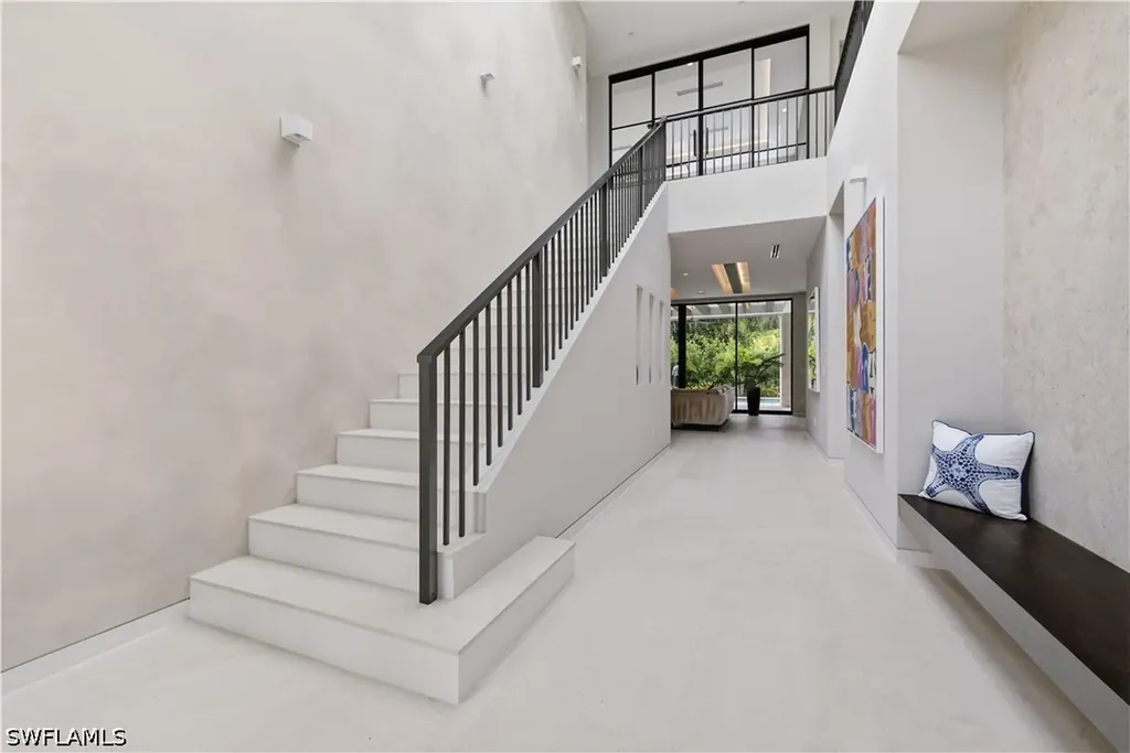 590 6th Avenue N Naples FL 34102