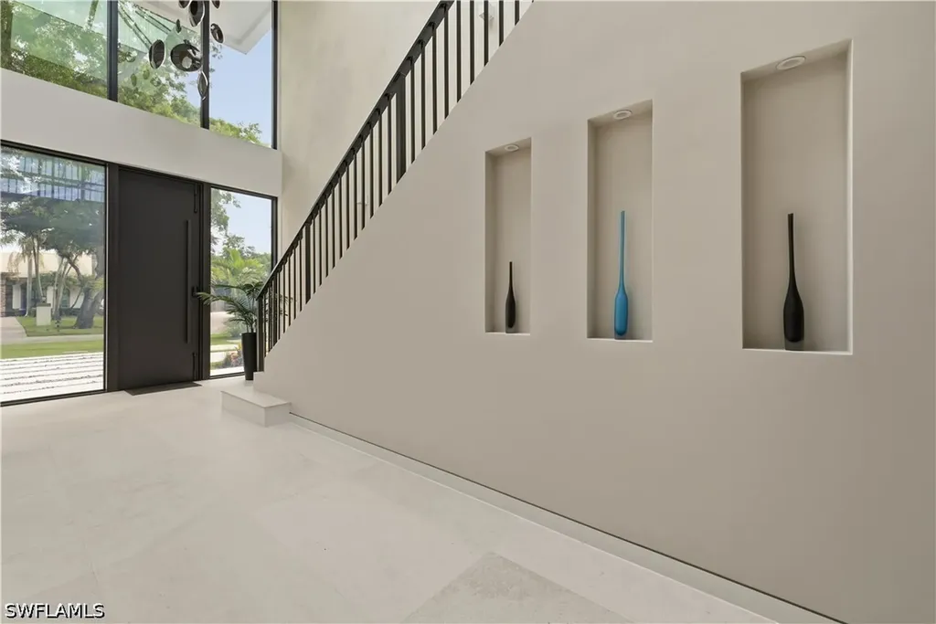 590 6th Avenue N Naples FL 34102
