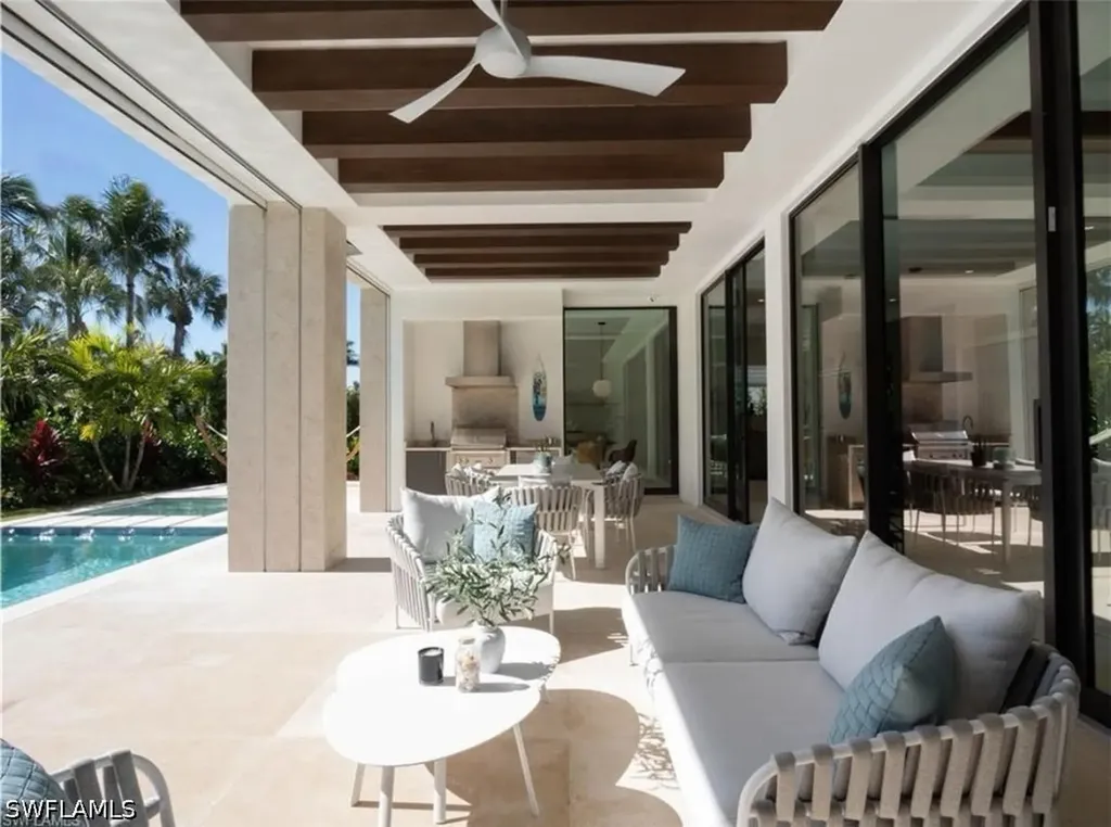 590 6th Avenue N Naples FL 34102