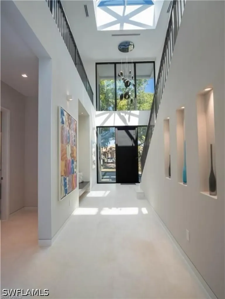 590 6th Avenue N Naples FL 34102