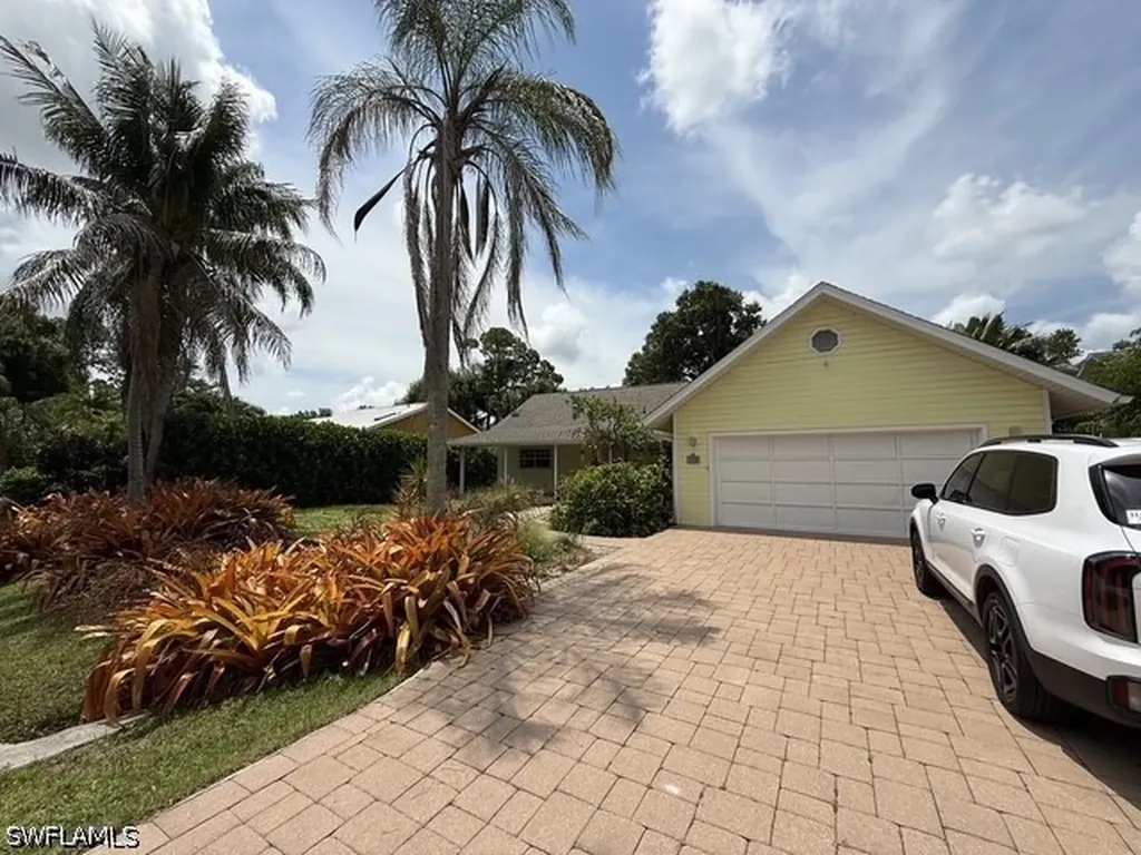 1280 Cypress Woods Drive Naples FL 34103