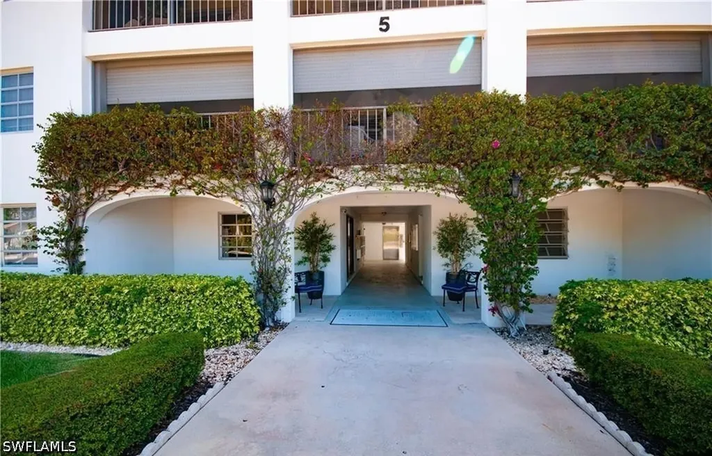 5 High Point Circle W Naples FL 34103