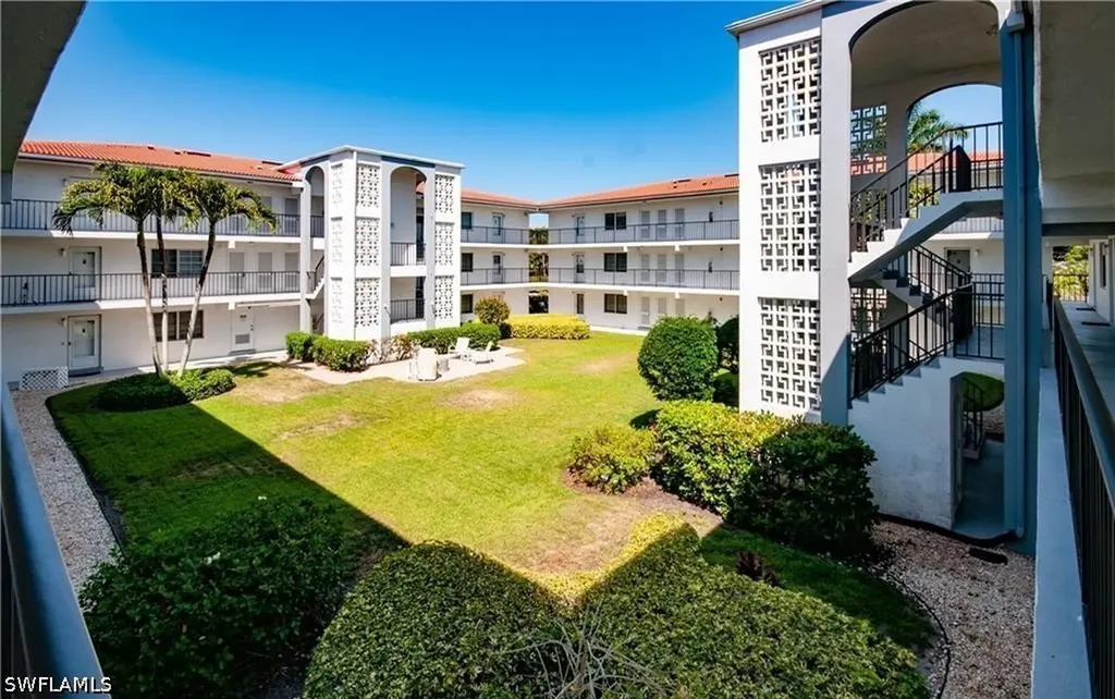 5 High Point Circle W Naples FL 34103