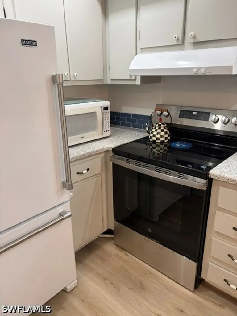 5 High Point Circle W Naples FL 34103