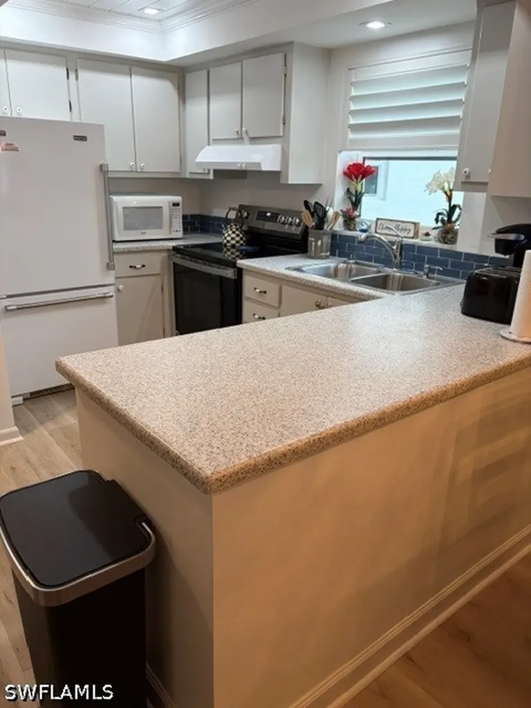 5 High Point Circle W Naples FL 34103