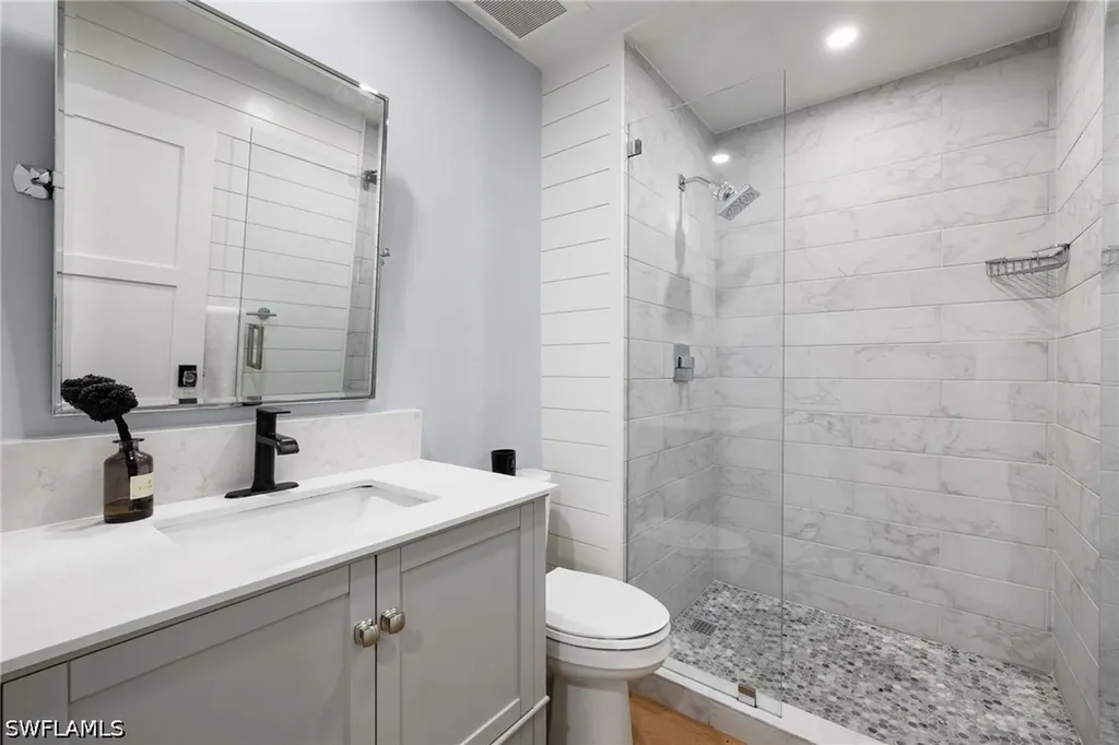 3135 Riviera Drive Naples FL 34103