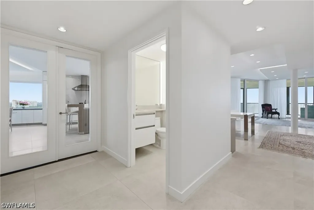 8665 Bay Colony Drive Naples FL 34108
