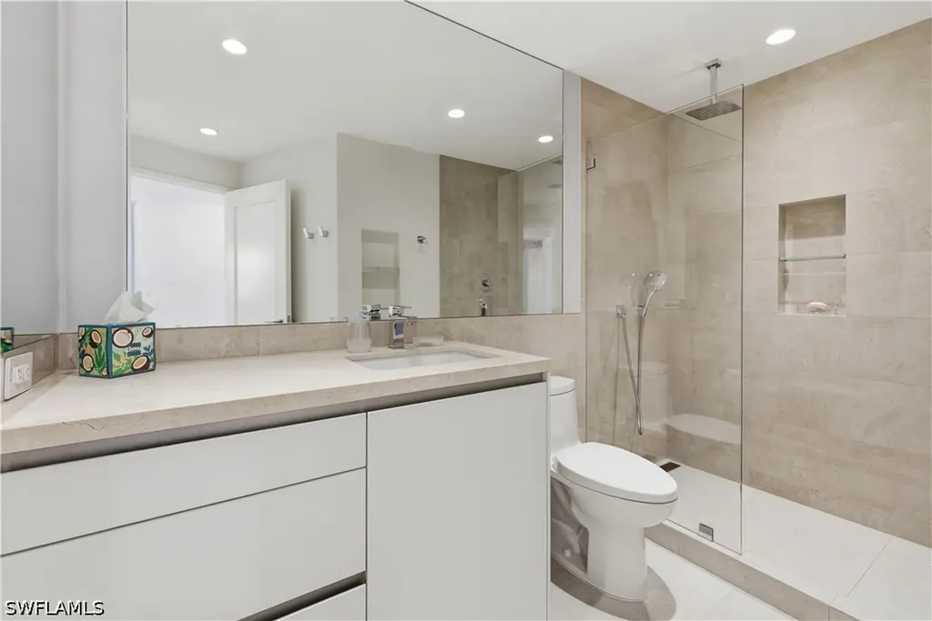 8665 Bay Colony Drive Naples FL 34108