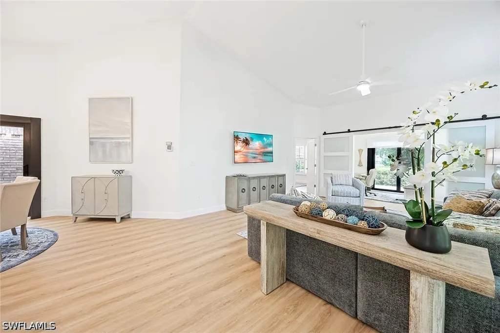 571 Park Shore Drive Naples FL 34103