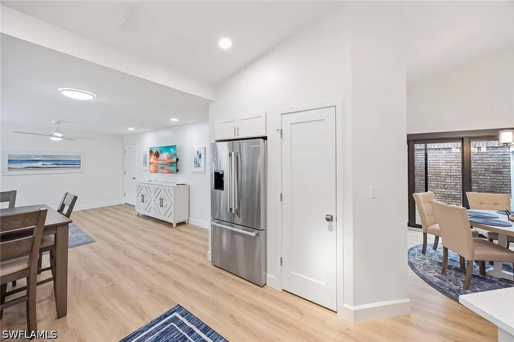571 Park Shore Drive Naples FL 34103