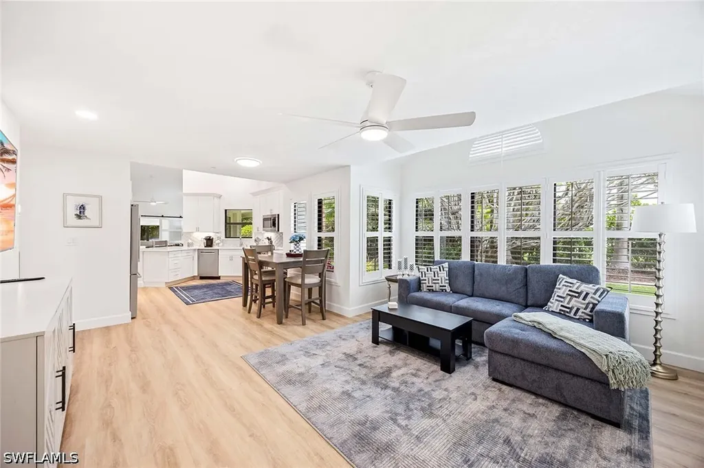 571 Park Shore Drive Naples FL 34103