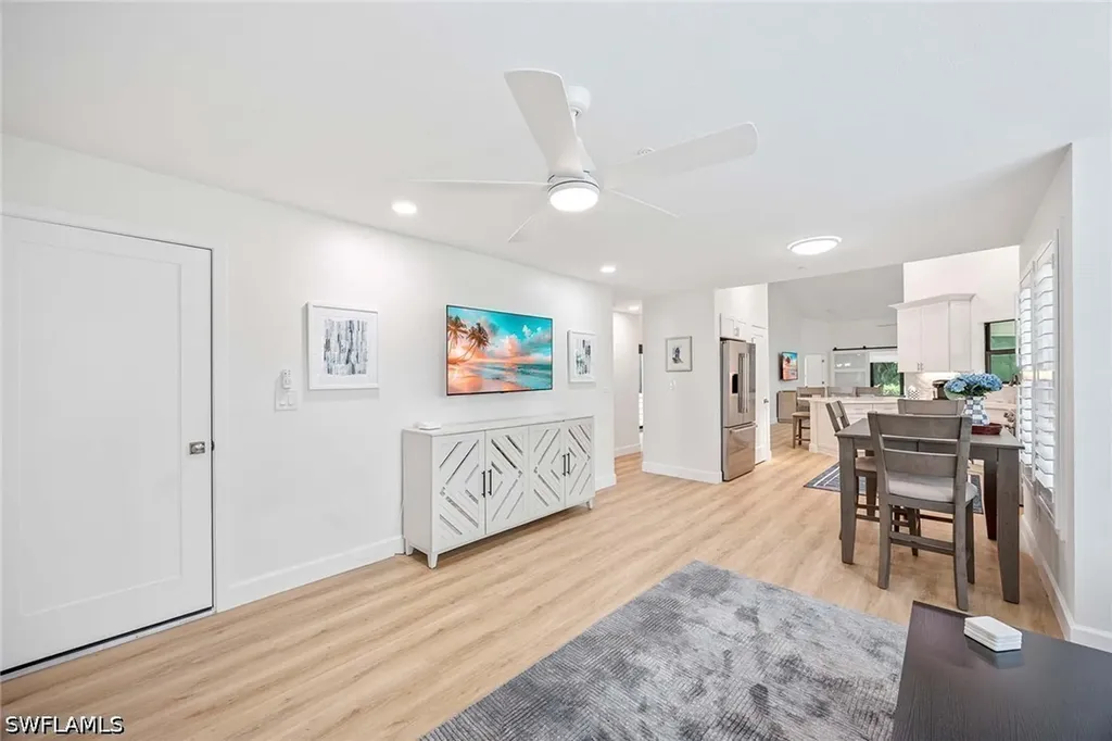 571 Park Shore Drive Naples FL 34103