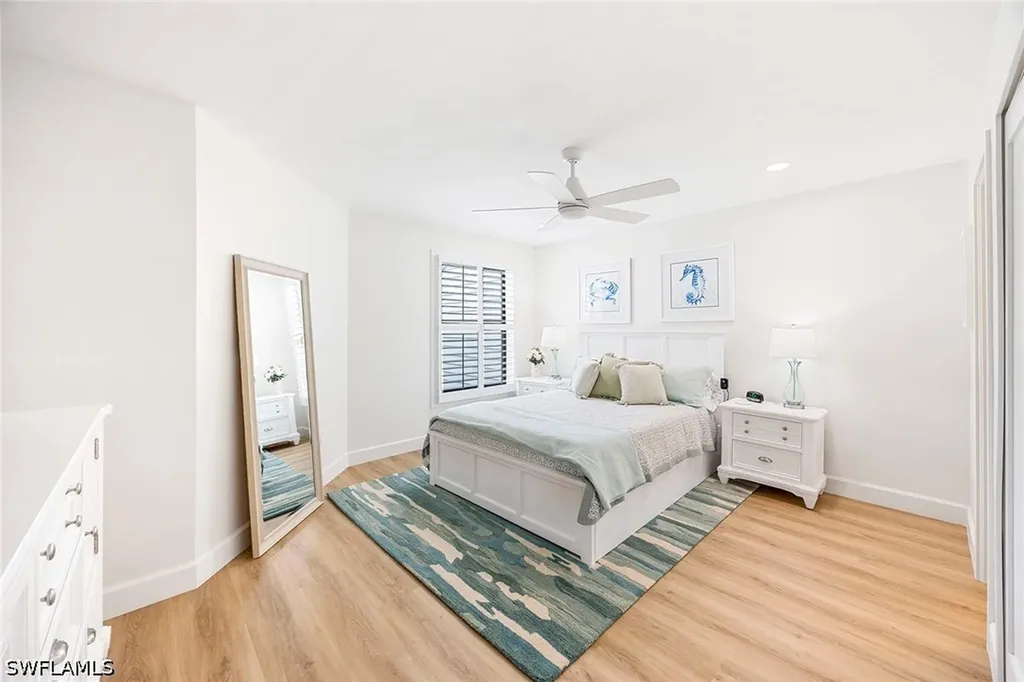 571 Park Shore Drive Naples FL 34103