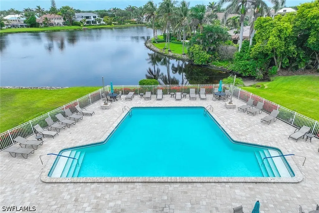 571 Park Shore Drive Naples FL 34103
