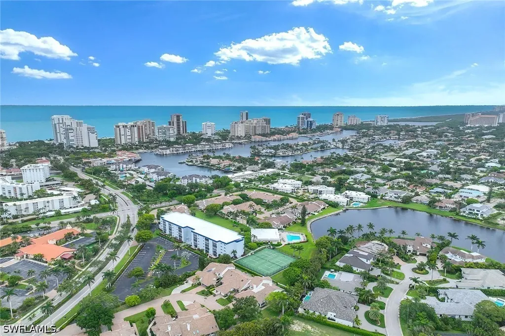 571 Park Shore Drive Naples FL 34103