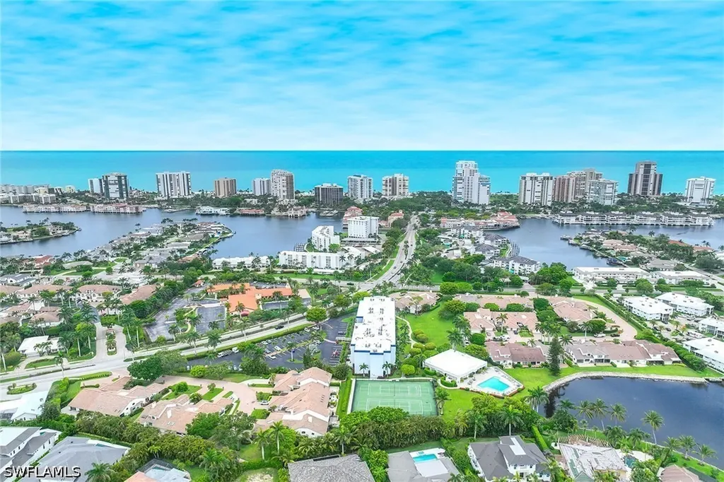 571 Park Shore Drive Naples FL 34103