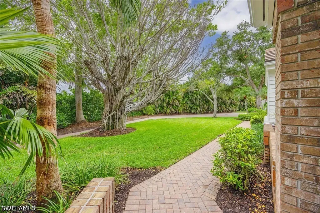 571 Park Shore Drive Naples FL 34103