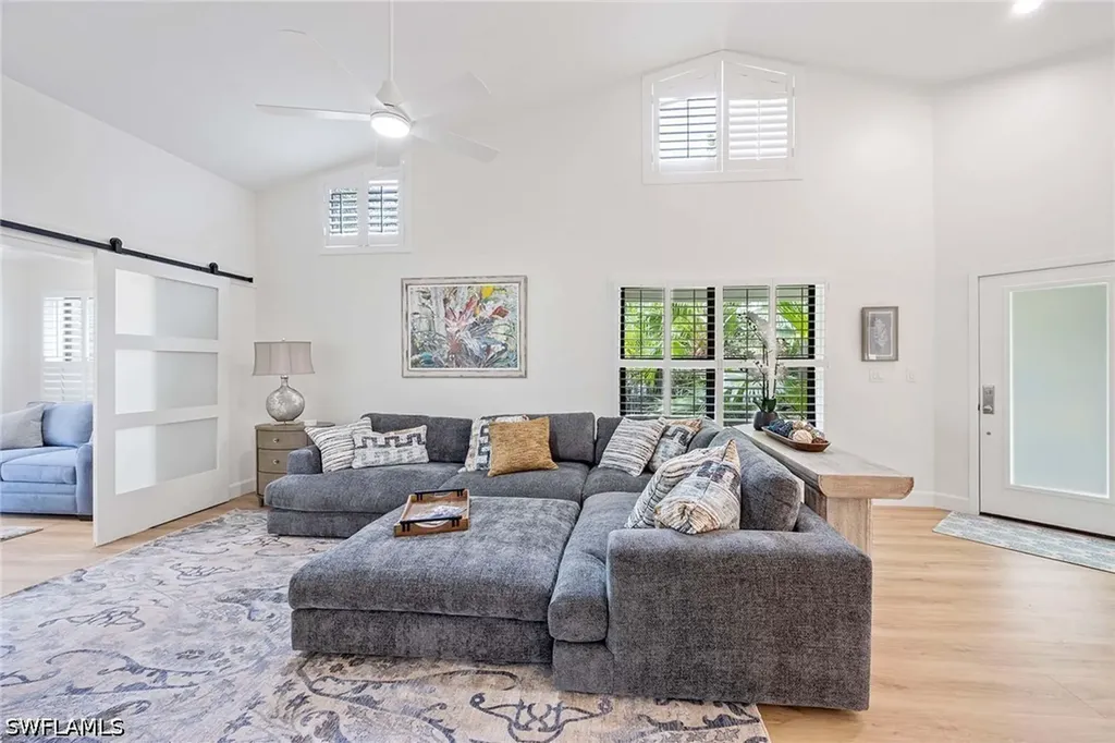 571 Park Shore Drive Naples FL 34103