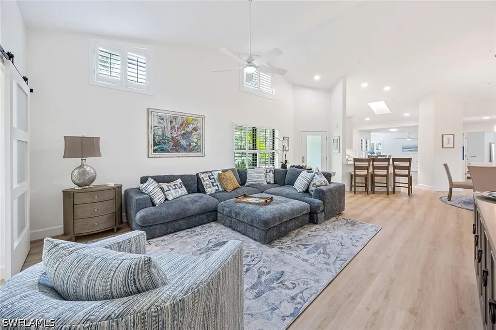 571 Park Shore Drive Naples FL 34103