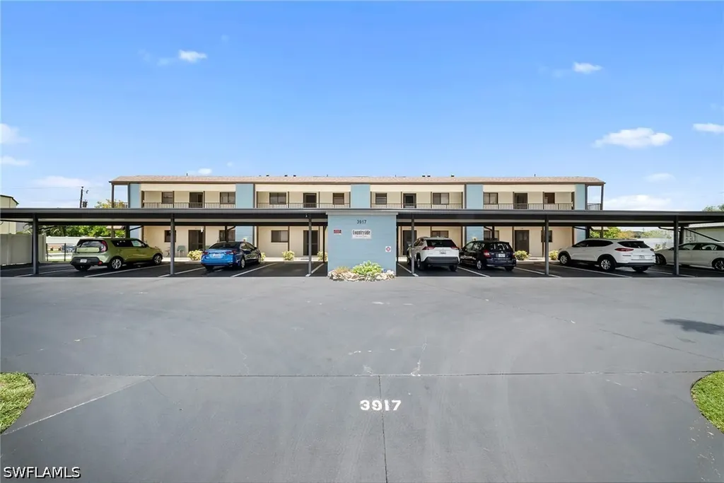 Cape Coral FL, 3917 Country Club Boulevard, Unit 102