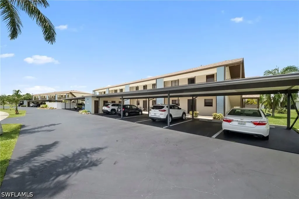 3917 Country Club Boulevard Cape Coral FL 33904