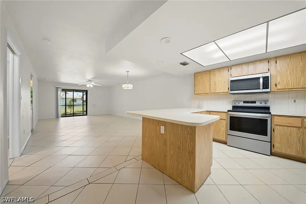 3917 Country Club Boulevard Cape Coral FL 33904