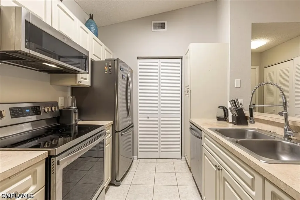 2202 Arbour Walk Circle Naples FL 34109