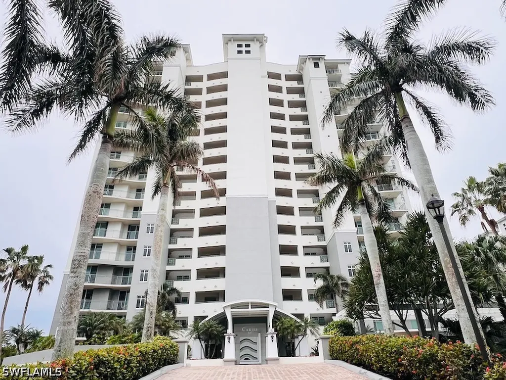 425 Cove Tower Drive Naples FL 34110