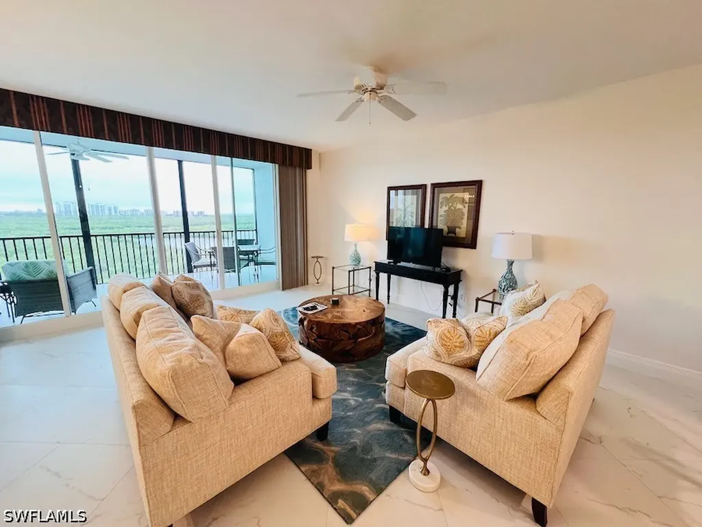 425 Cove Tower Drive Naples FL 34110