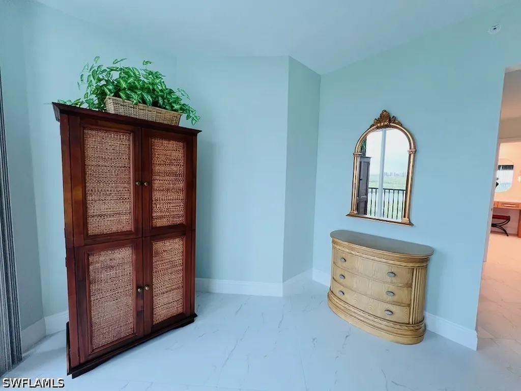 425 Cove Tower Drive Naples FL 34110