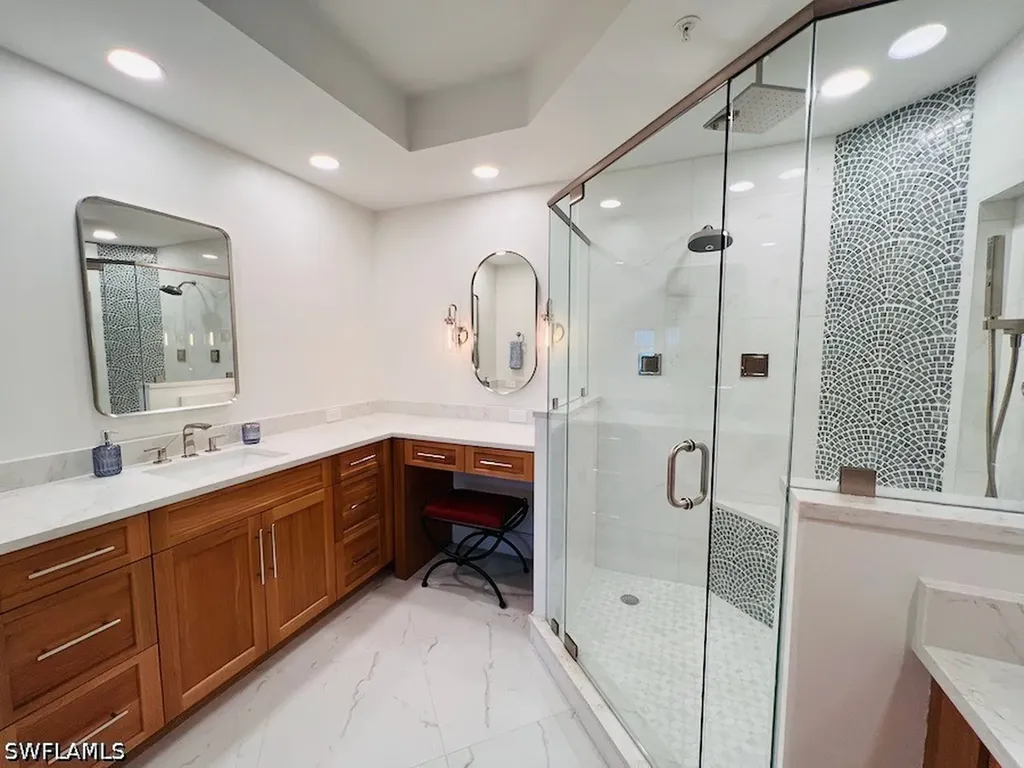 425 Cove Tower Drive Naples FL 34110
