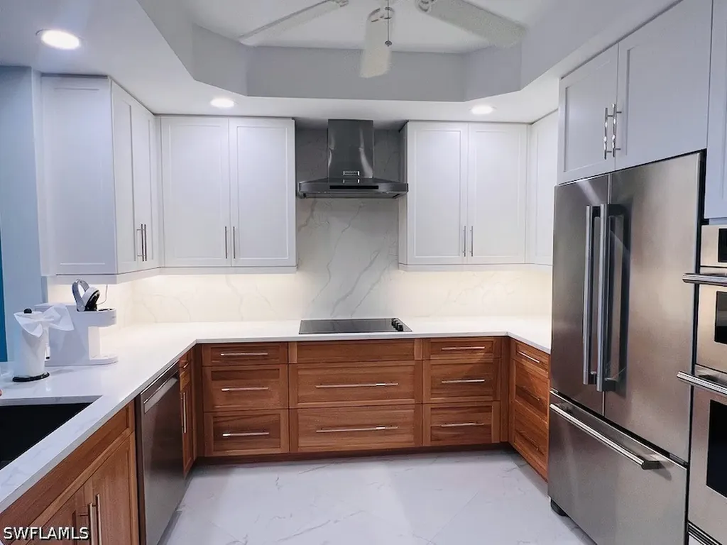 425 Cove Tower Drive Naples FL 34110