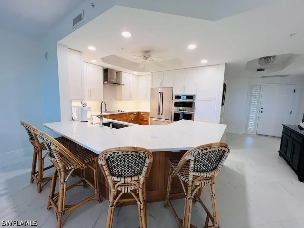 425 Cove Tower Drive Naples FL 34110