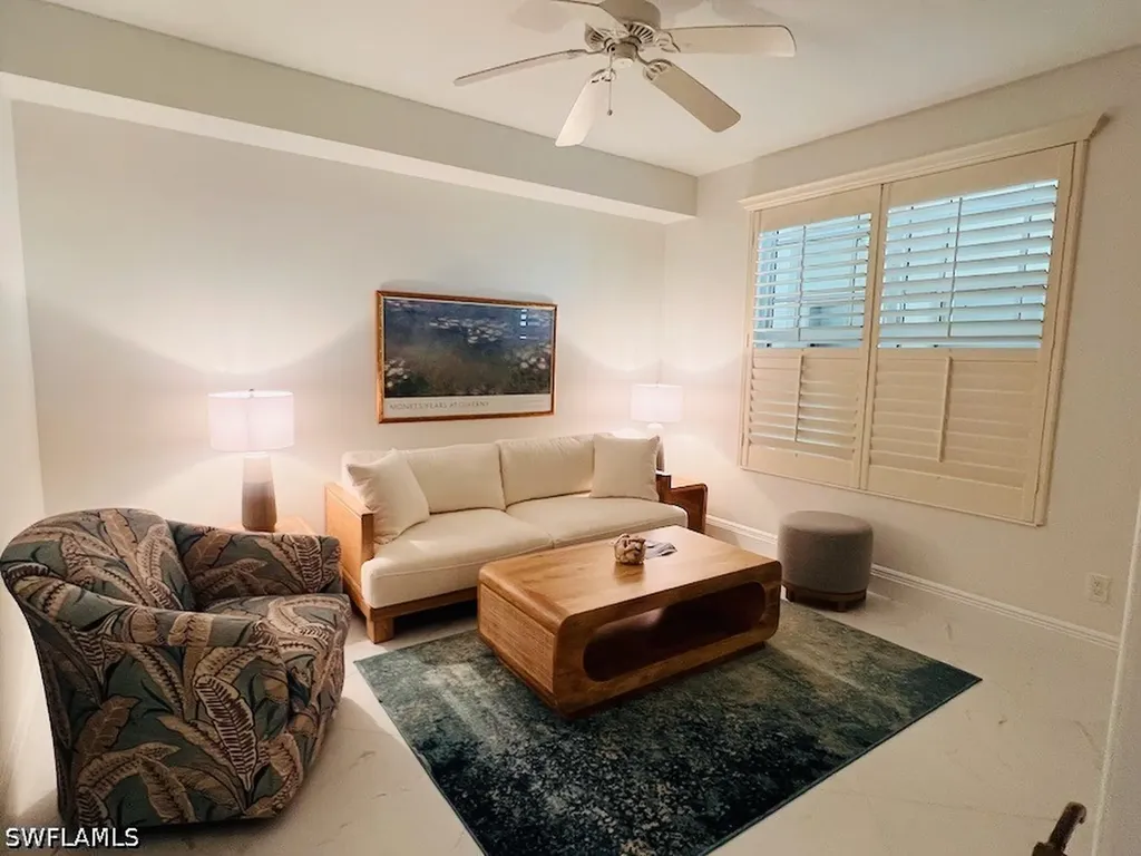 425 Cove Tower Drive Naples FL 34110