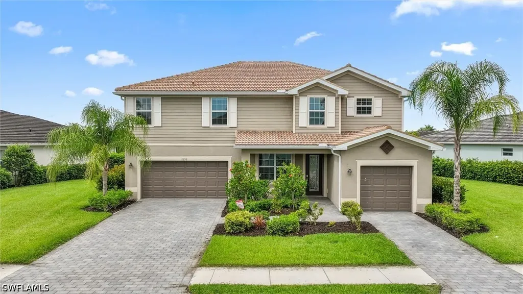 Naples FL, 2392 Fallglo Street