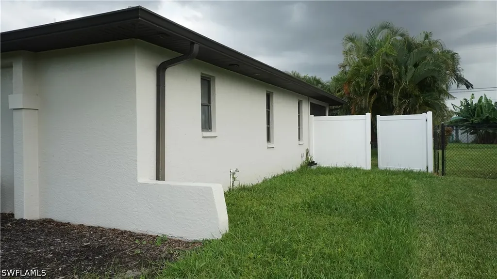 1203 SE 33rd Street Cape Coral FL 33904