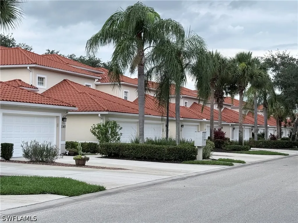 Naples FL, 3365 Grand Cypress Drive, Unit 202