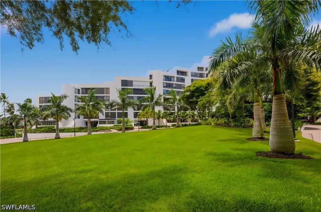 2316 Gulf Shore Boulevard N Naples FL 34103