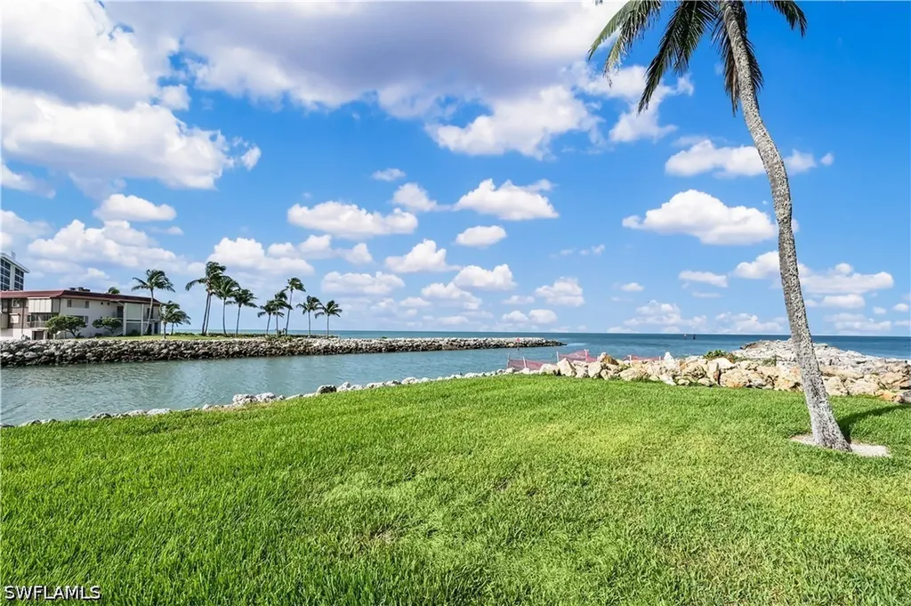 2316 Gulf Shore Boulevard N Naples FL 34103